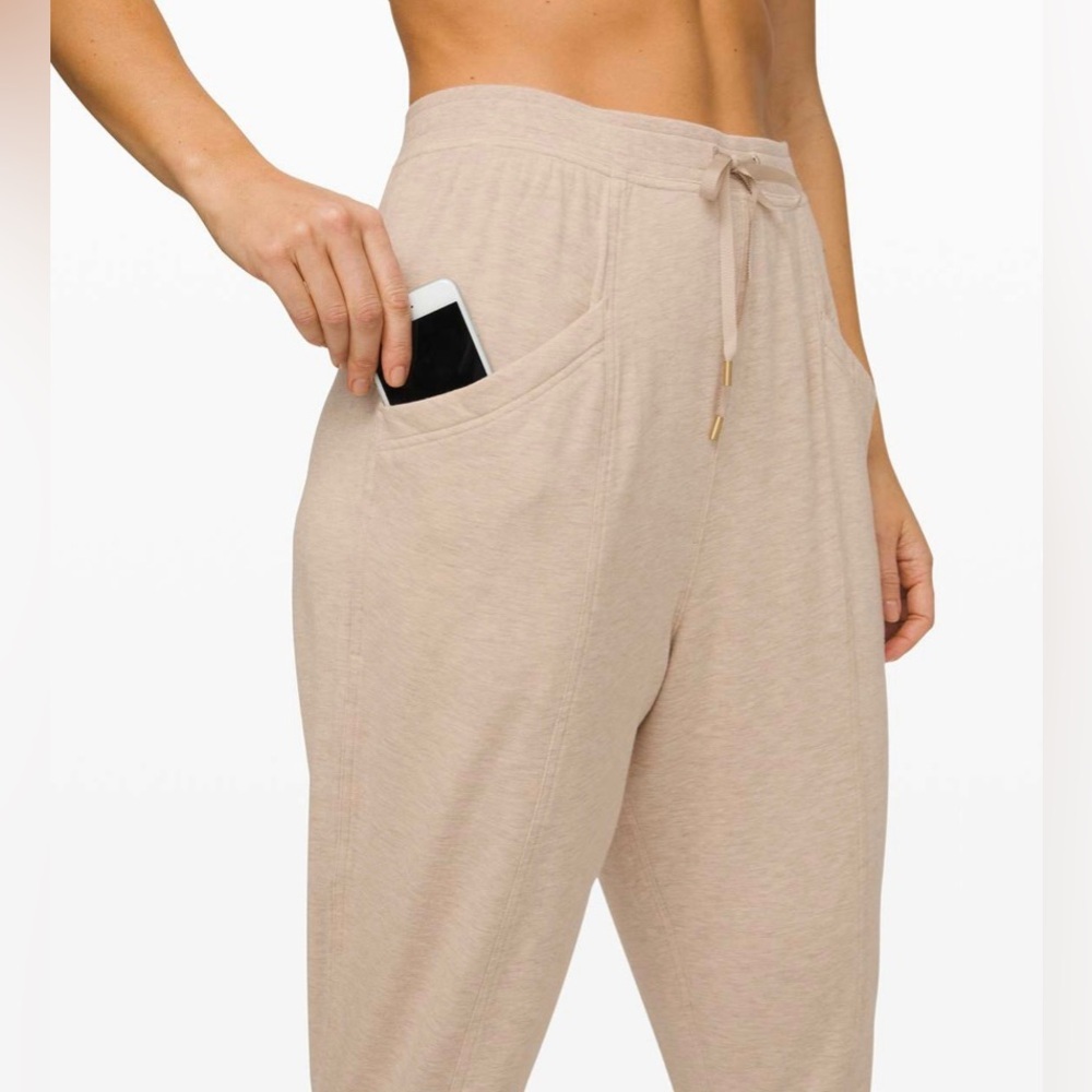 Lululemon Still Chill Jogger Heathered Cashew Size 8